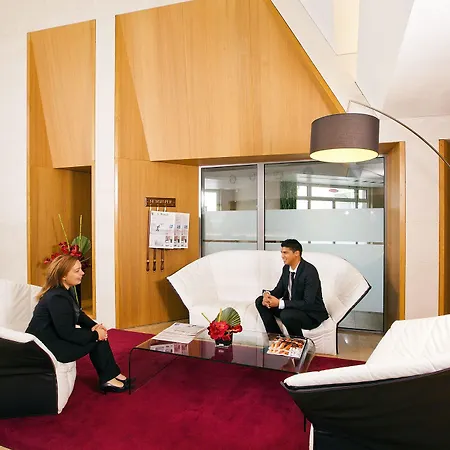 Residhome Paris-massy מלון דירות